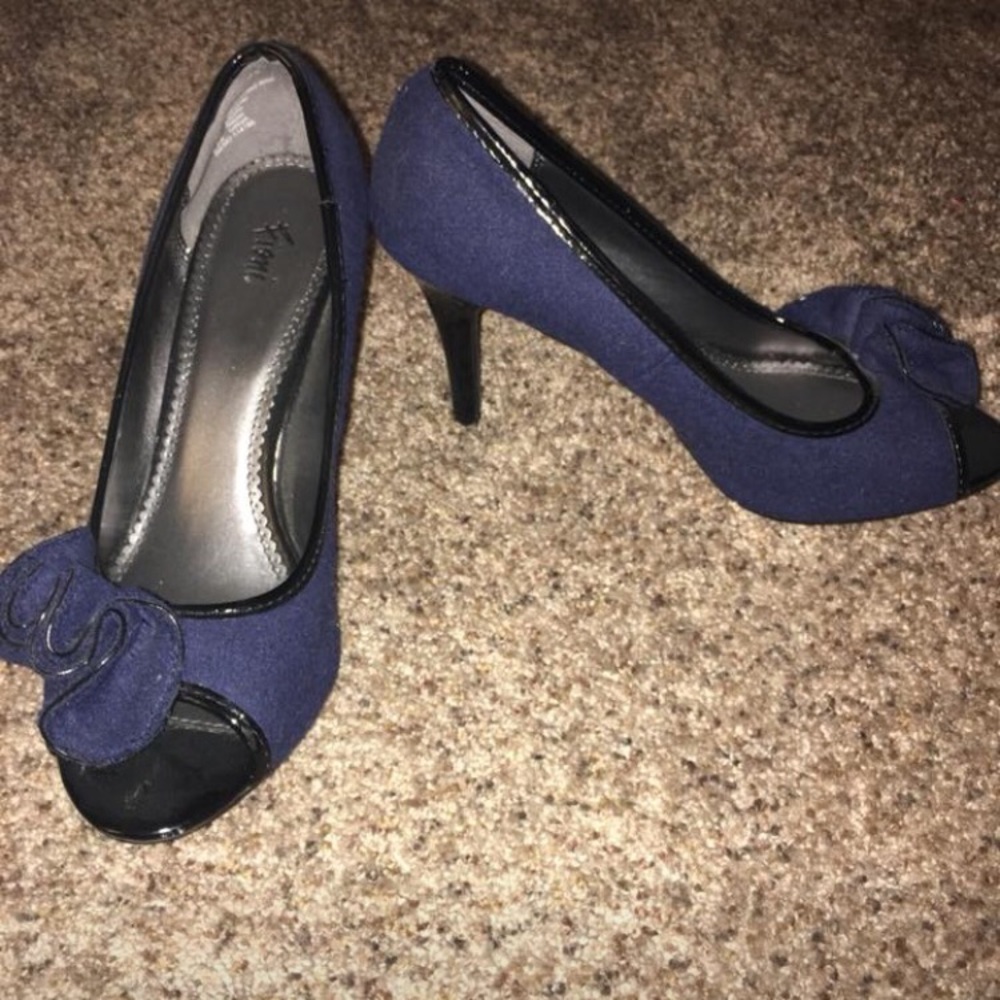 Heels - Picture 3 of 3